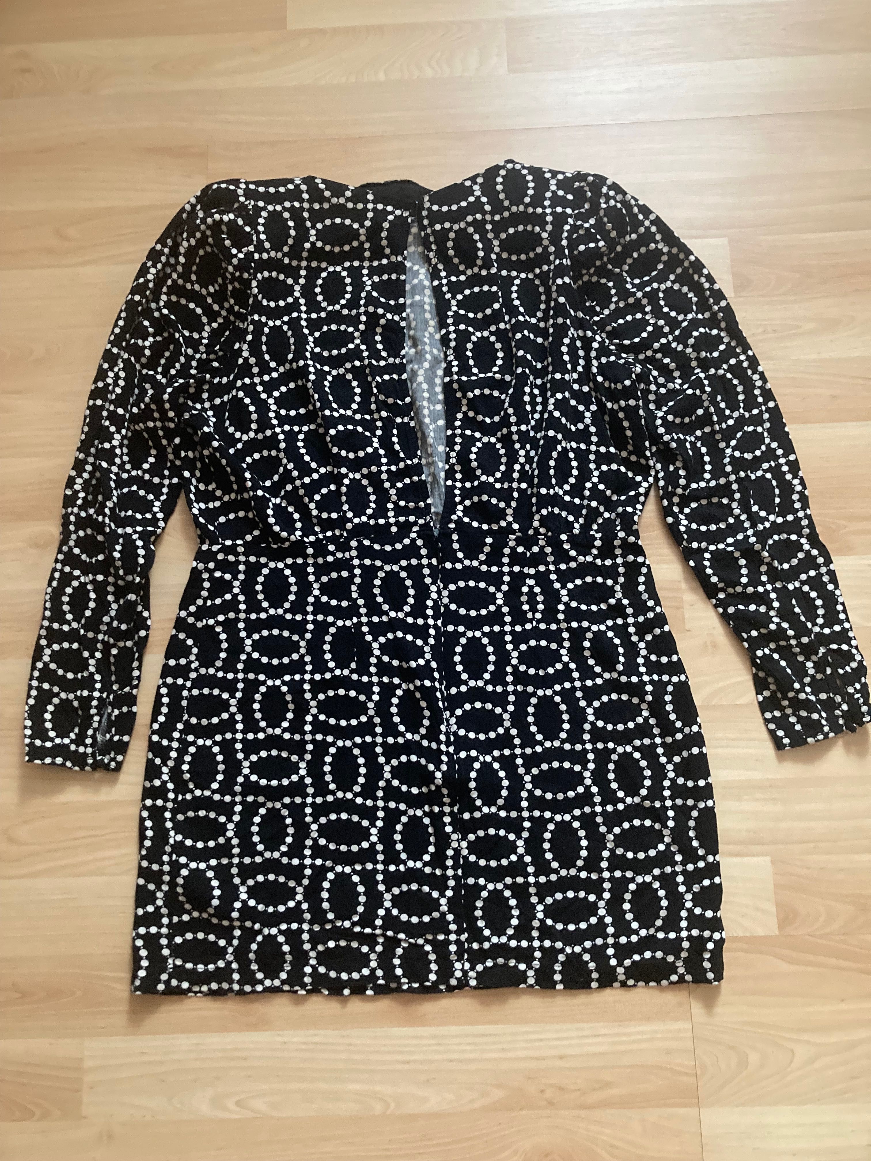 Sukienka mini z odkrytymi plecami i poduszkami H&M roz. M