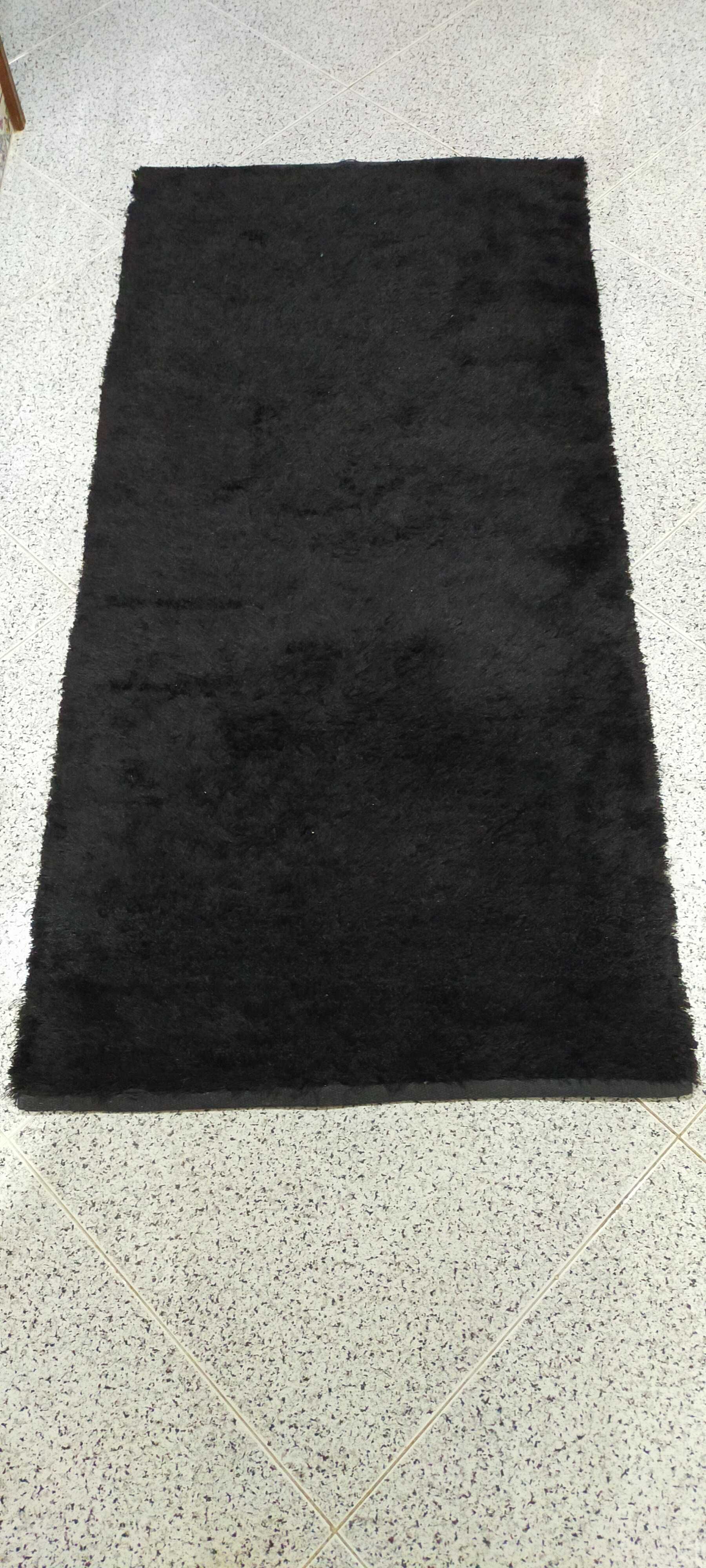 Conjunto de tapetes com pelo preto 125x185 e 140x65cm