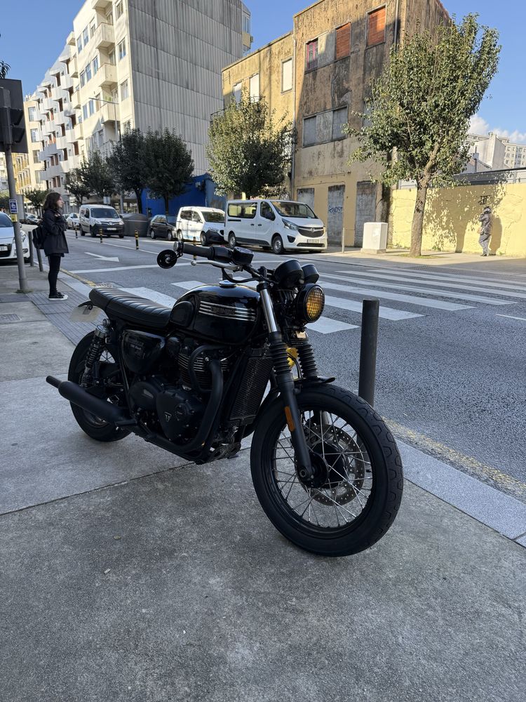 Triumph Bonneville T100 black