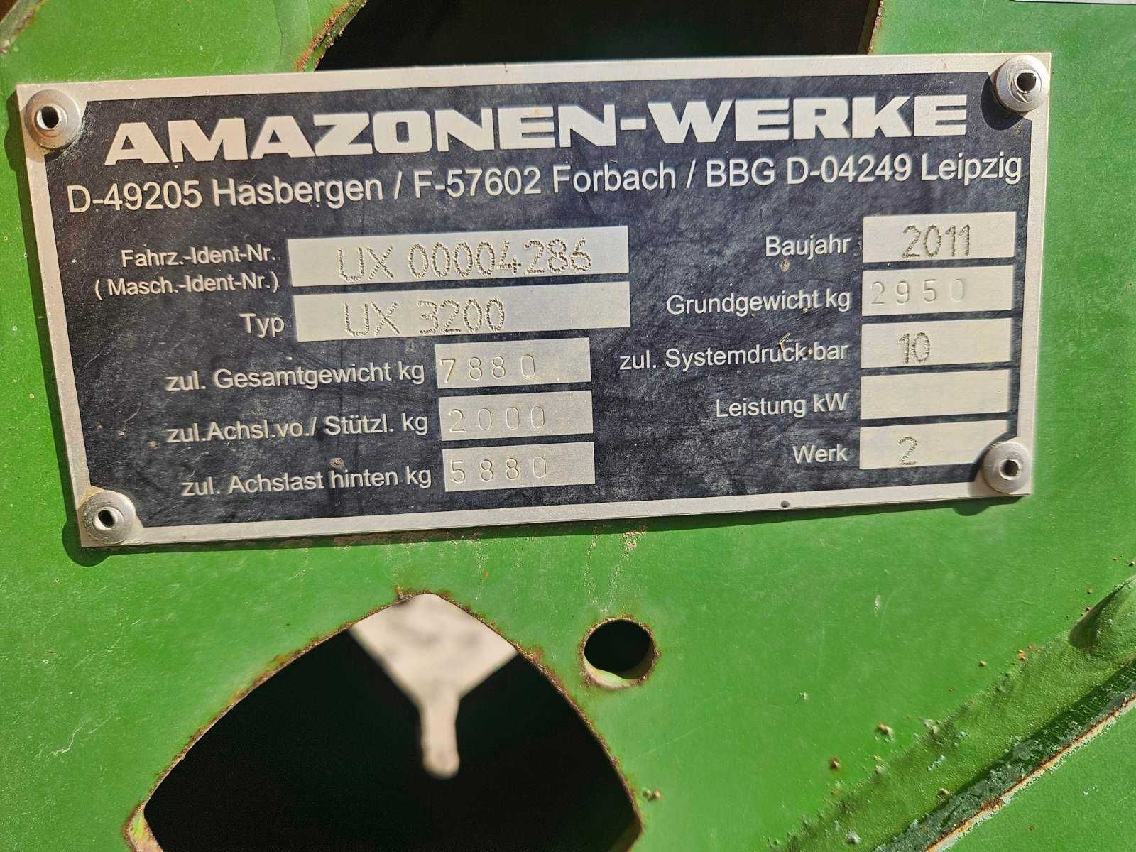 Обприскувач причіпний  Amazone-UX 3200