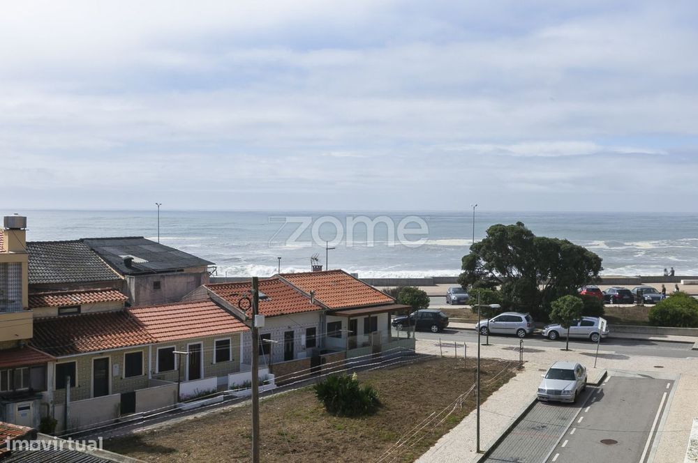 Apartamento de Praia Convertido em Dois T2+1 Com Ent. Independentes