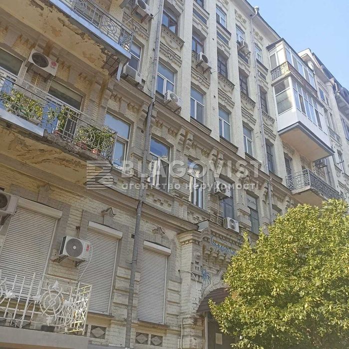 Продається 2-кімнатна квартира в центрі вул. Саксаганського 36