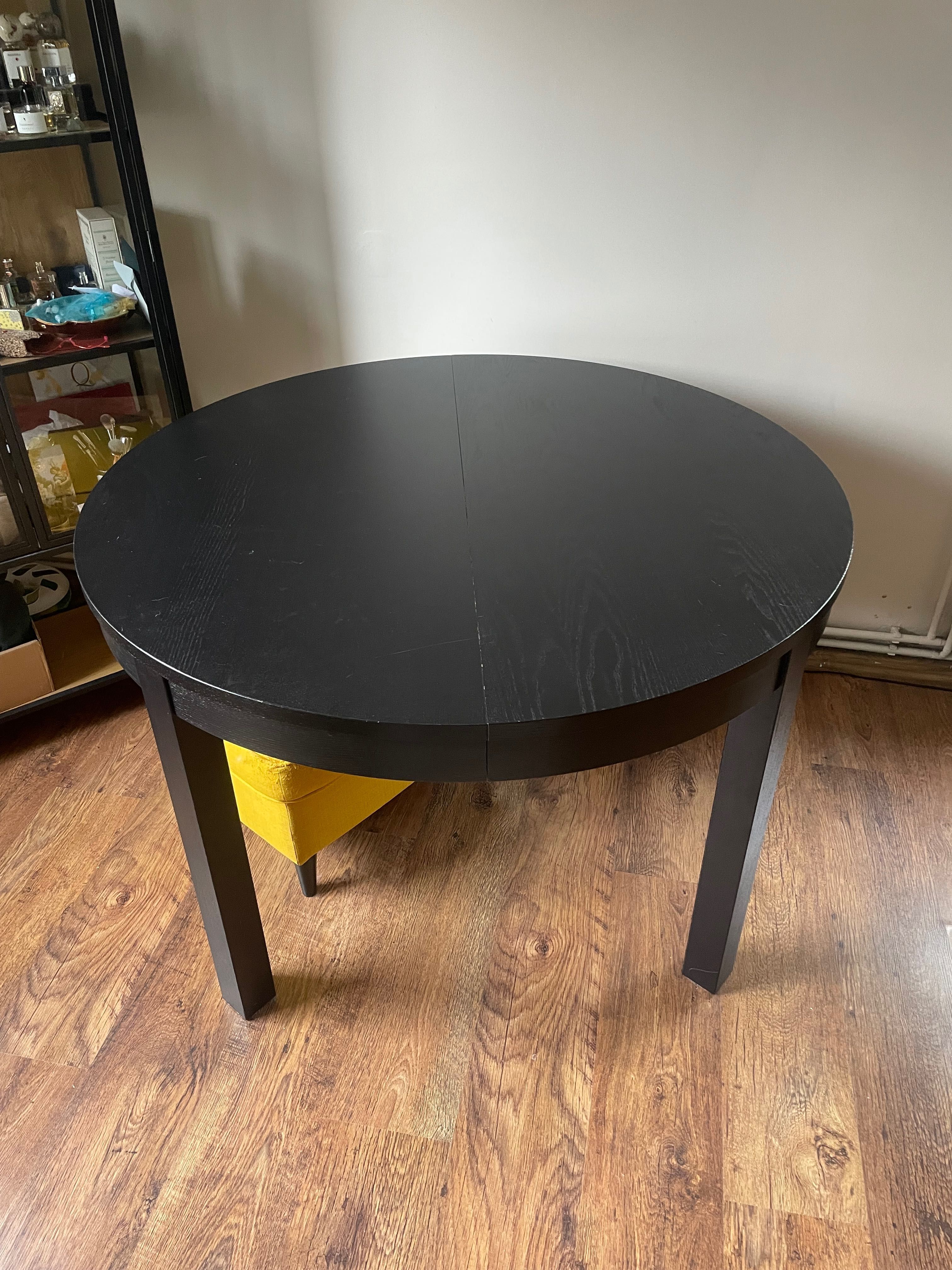 Czarny stół Ikea okrągły