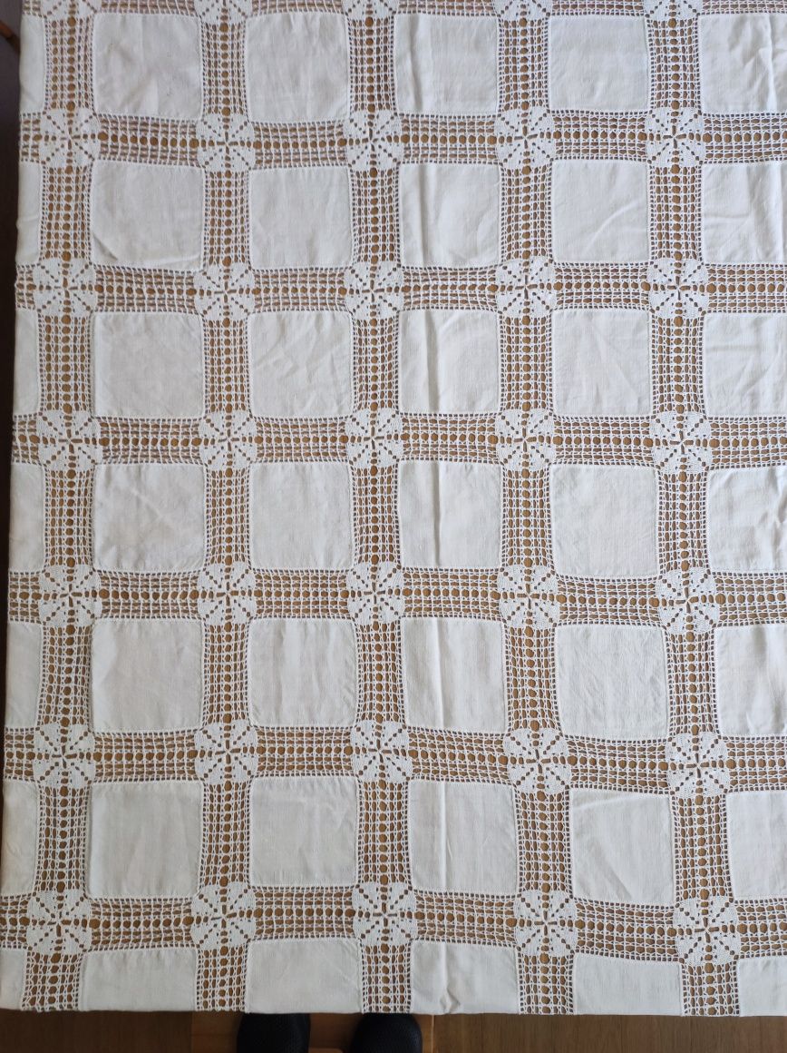 Toalha de mesa de linho e renda trabalho manual perfeição