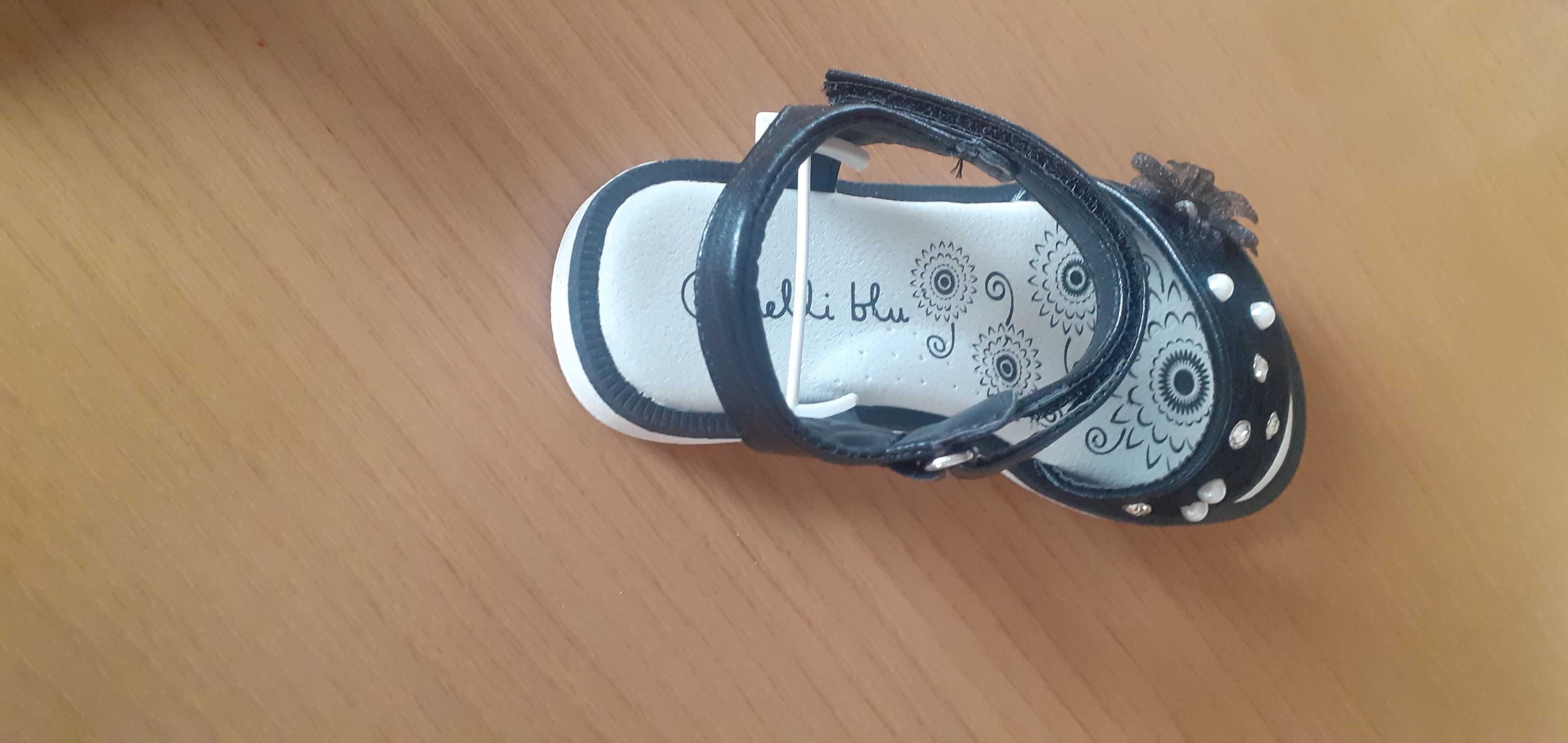 nowe sandały dla dziewczynki