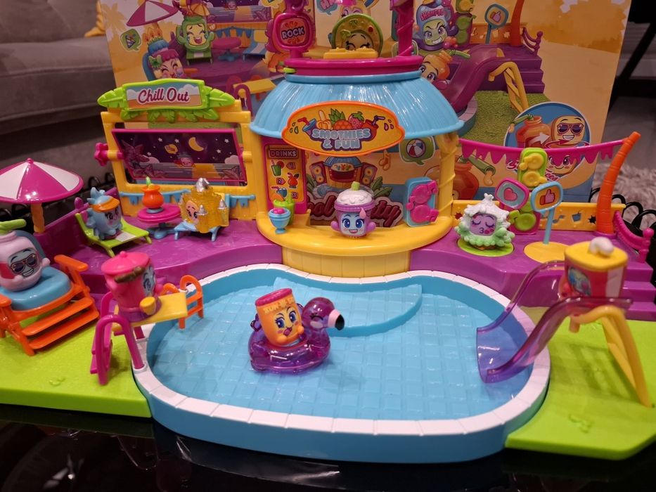 Domek z basenem Moji Pops i 9 figurek