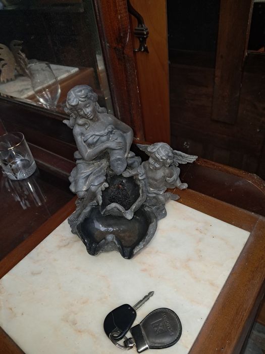 Fonte / cinzeiro de anjos