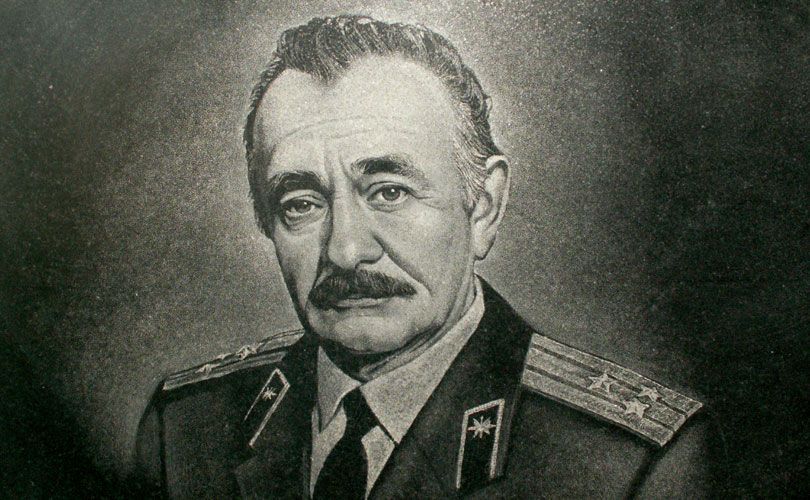 Художник по камню(гранит оформление на памятниках.