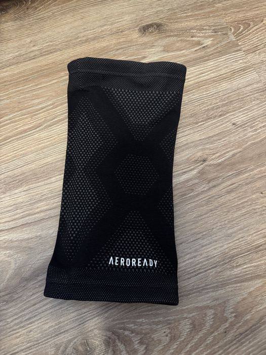 Opaska kompresyjna na kolano Adidas aeroready Knee support black