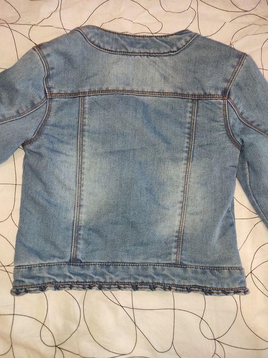 Джинсова куртка на дівчинку