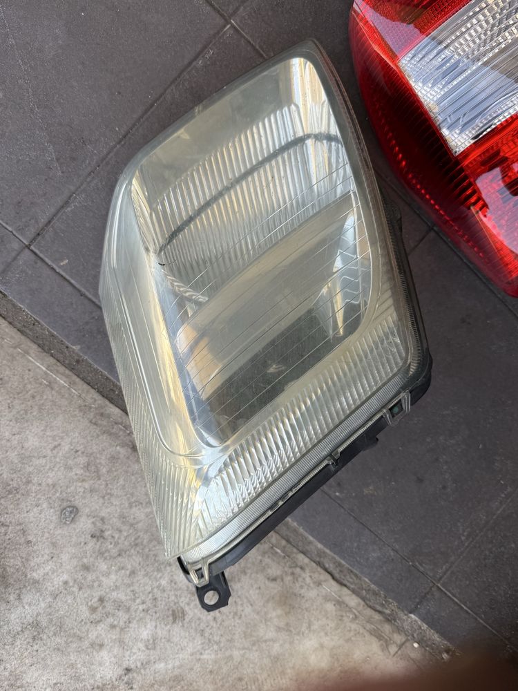 Farol e farolim citroen C2