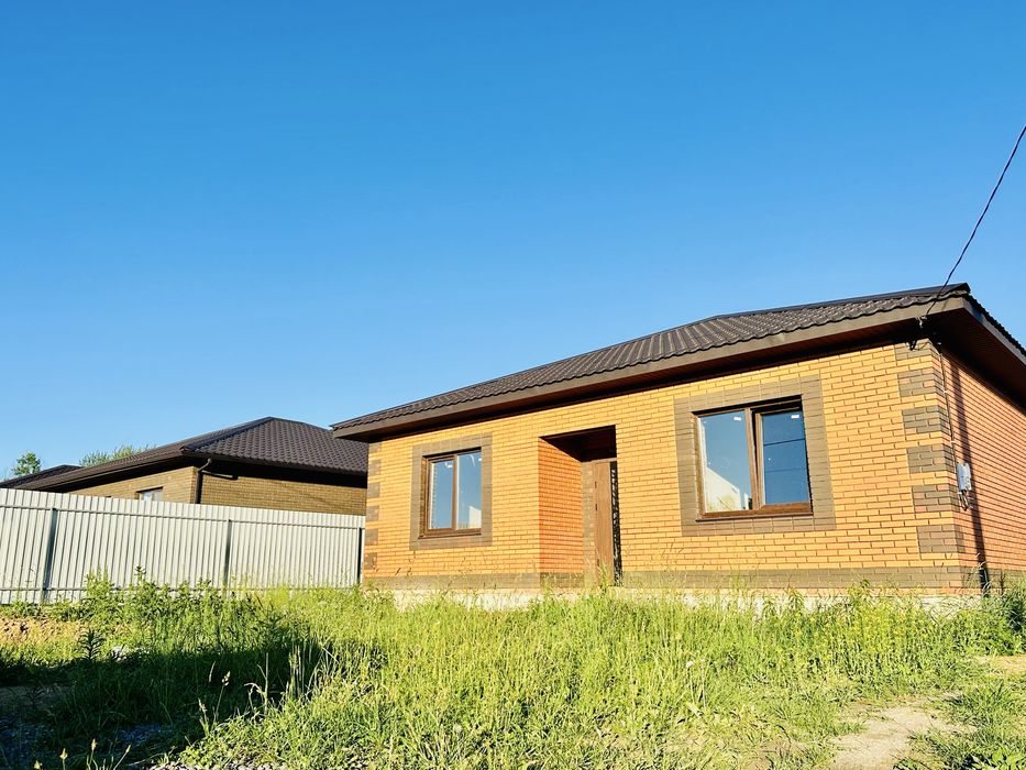 Окремий будинок у новому котеджному містечку