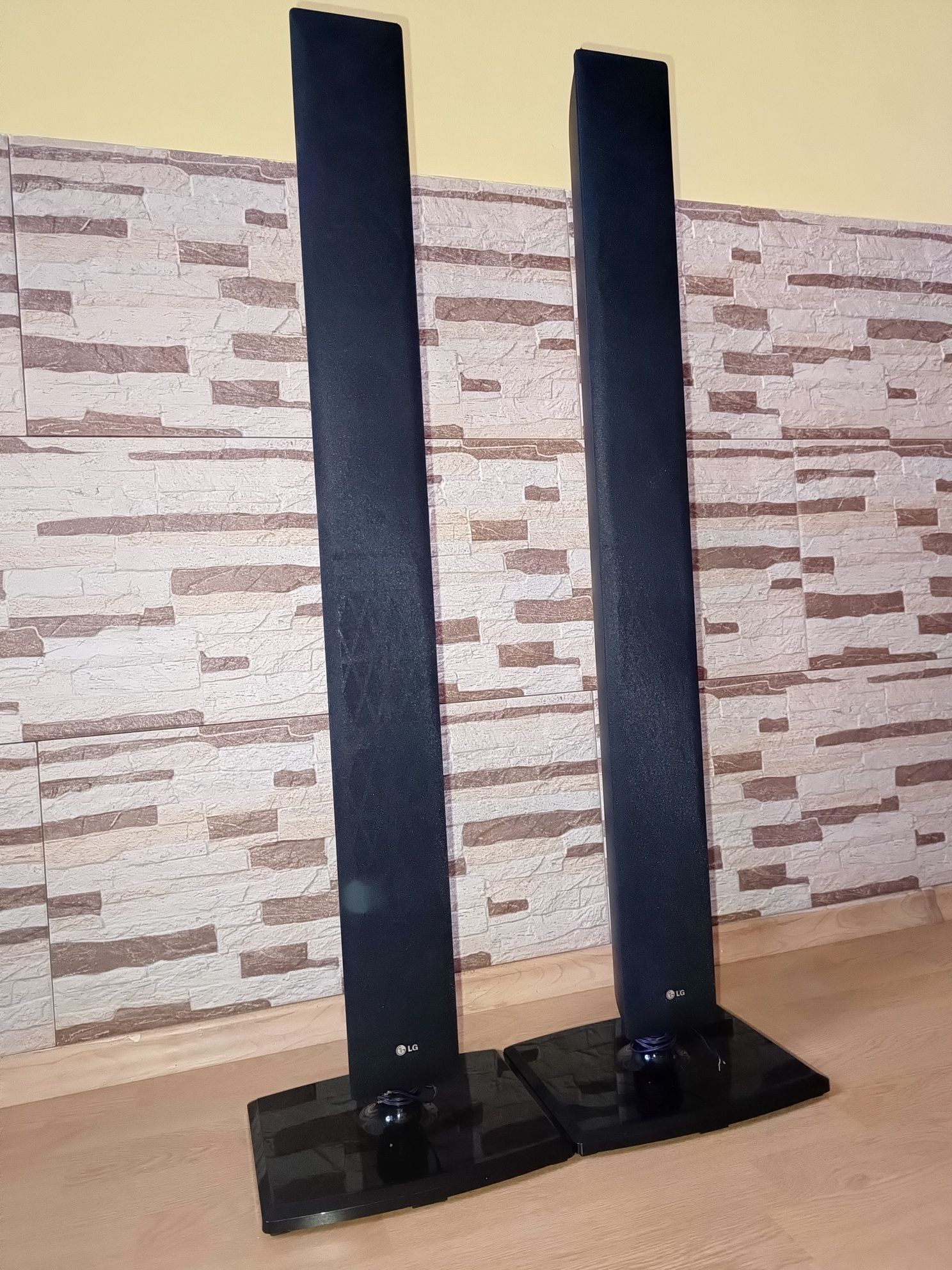 Kolumny LG model SH85TH-S