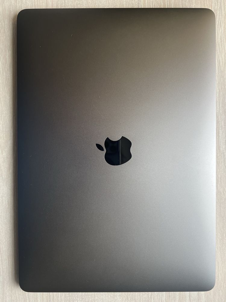 Apple Macbook Air 13.3 MGN63 17 циклов