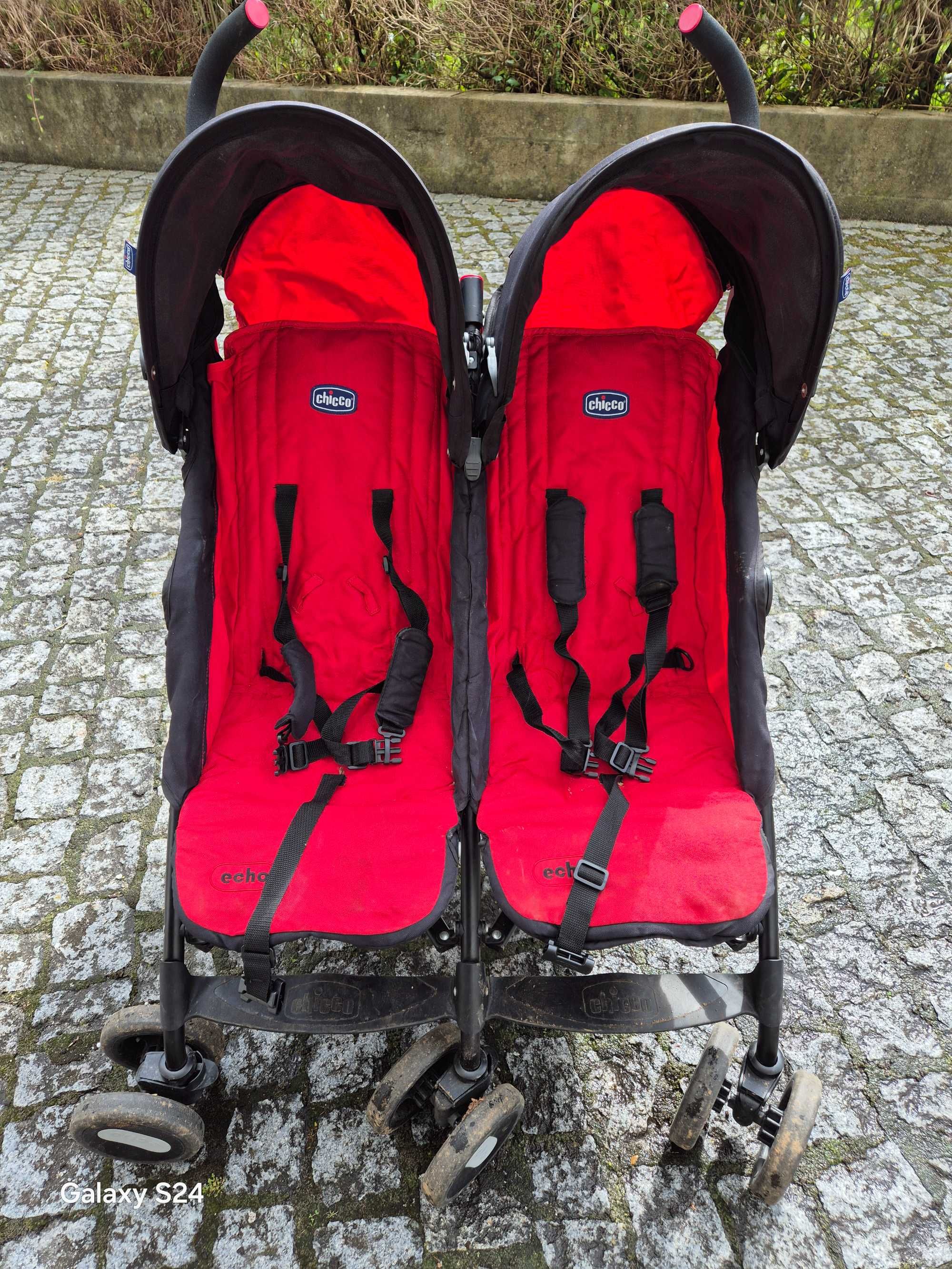 Chicco Carrinho de Gémeos Echo Twin Garnet
Em bom estado e com capa.