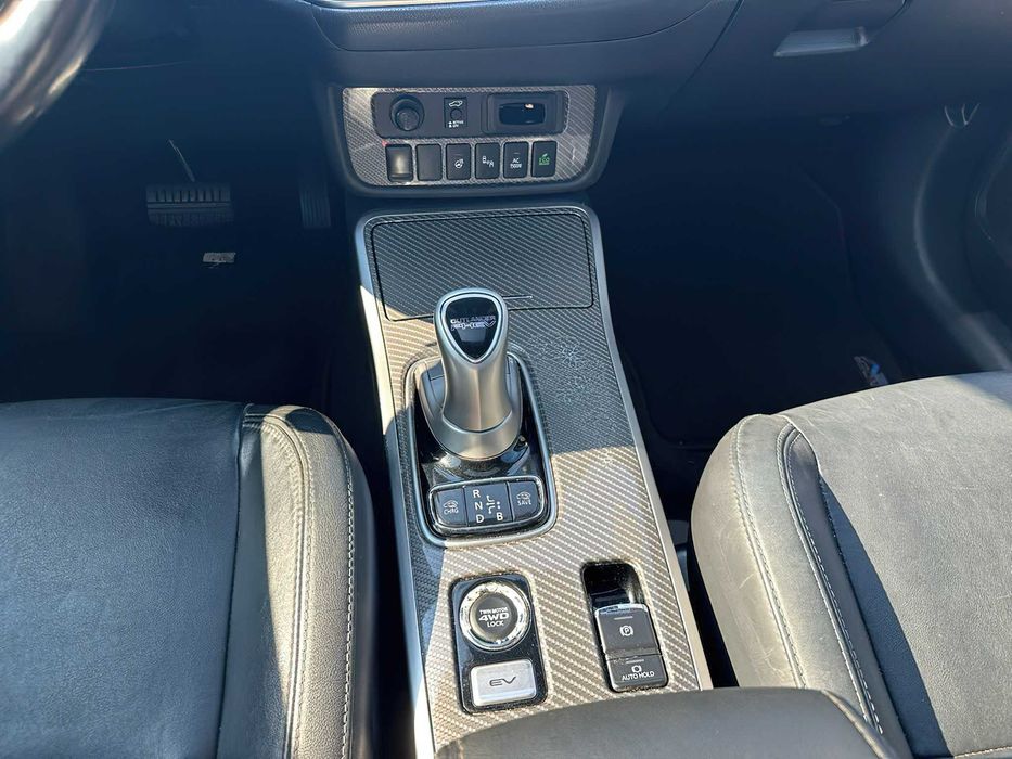 Mitsubishi Outlander      2020