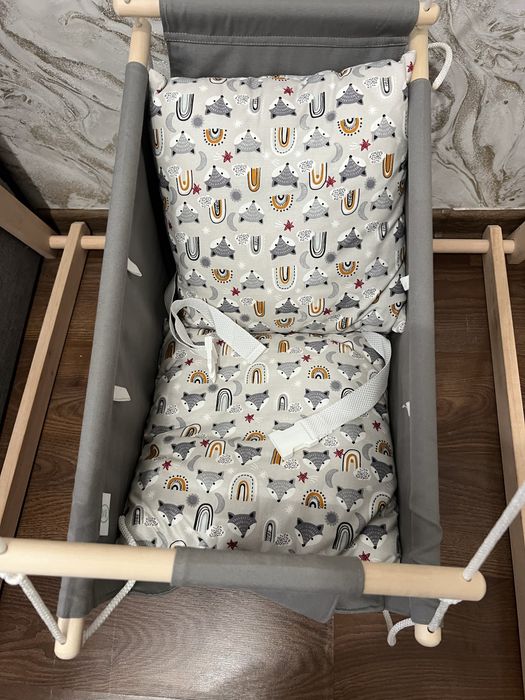 Гойдалка гамак на стійці вдома