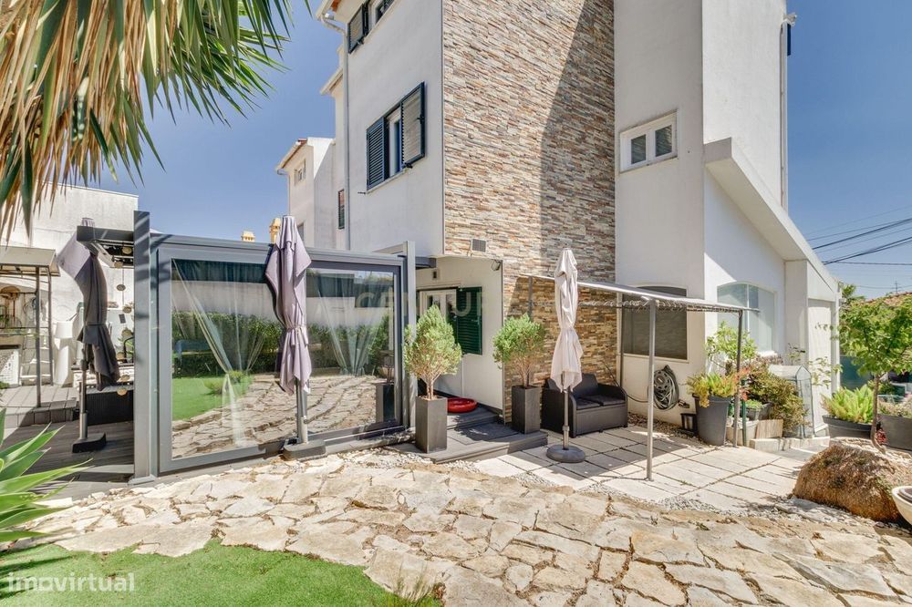 Moradia T4 Com Jardim E Garagem