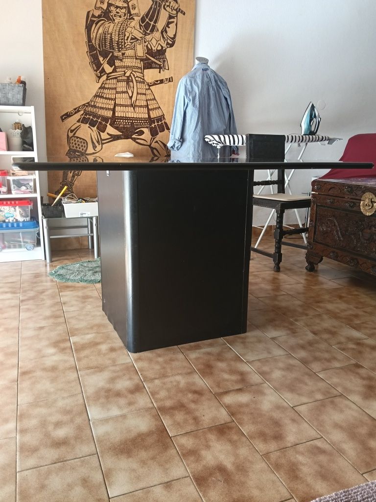 Mesa de jantar/sala com 4 cadeiras