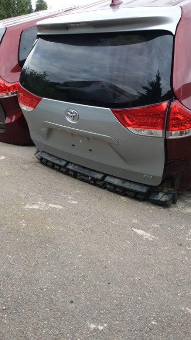 Toyota Sienna Кришка багажніка