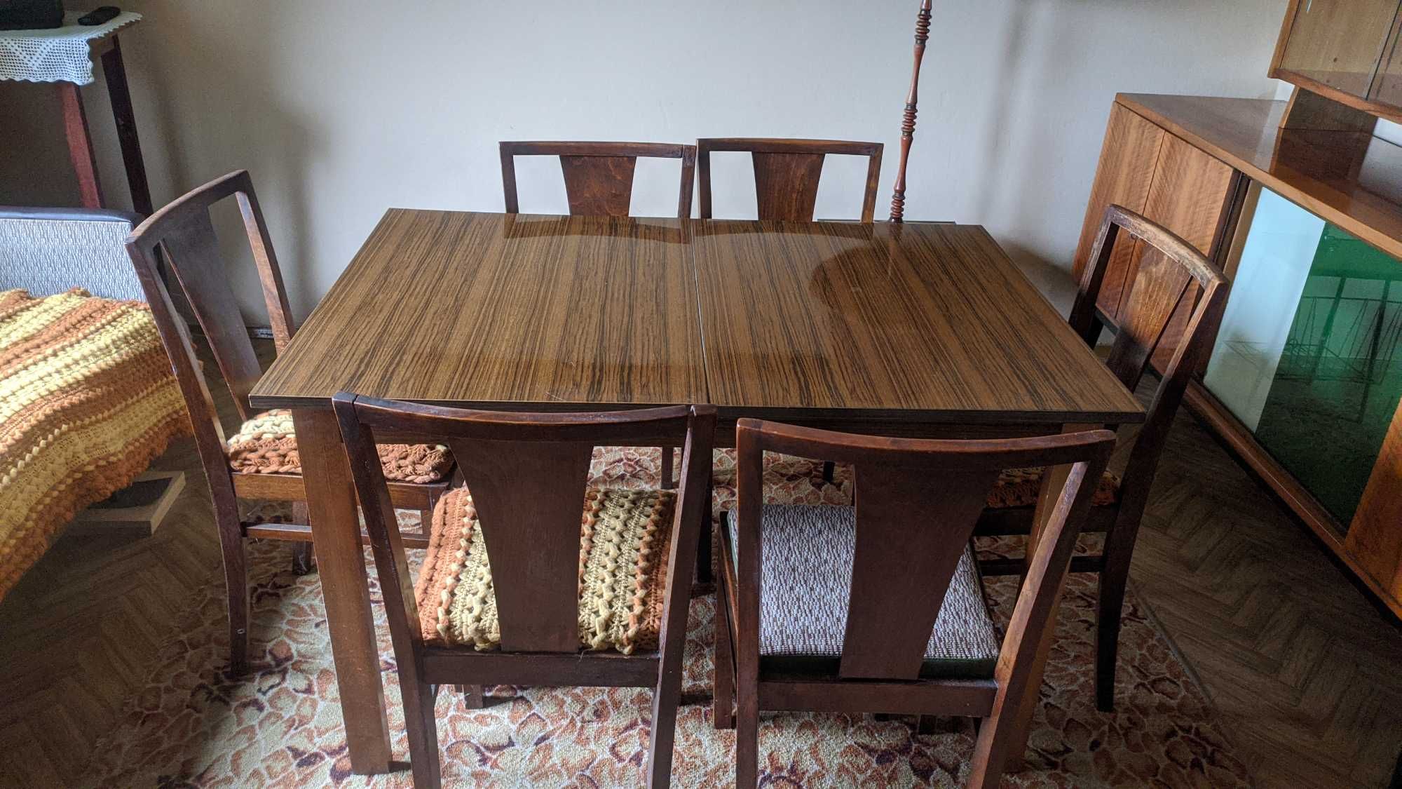 Stół fornirowany rozkładany i 6 krzeseł PRL