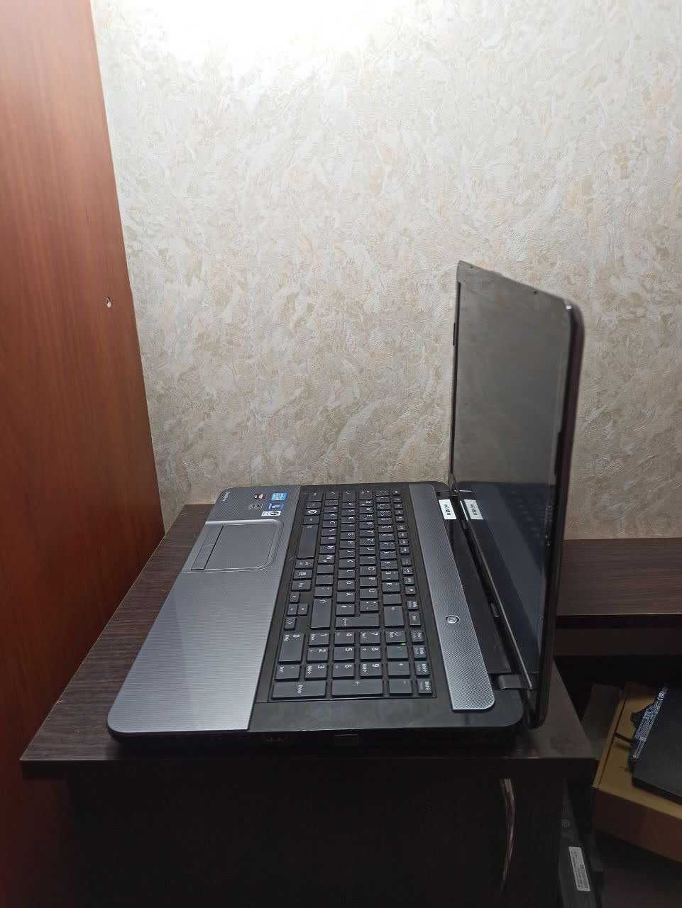 Ноутбук 17.3  Toshiba Sattelite Pro L870