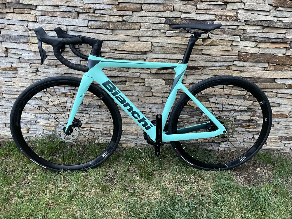 Карбоновий шосейник BIANCHI Road Oltre Race 105 DI2