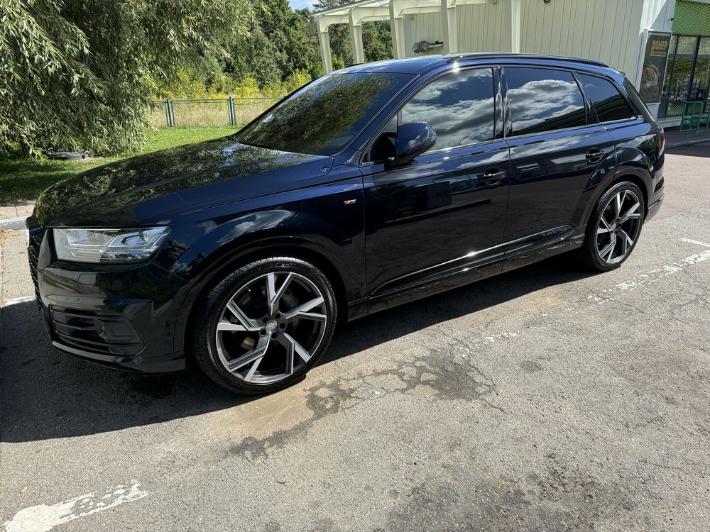 Продаж авто  Ауді q7m4