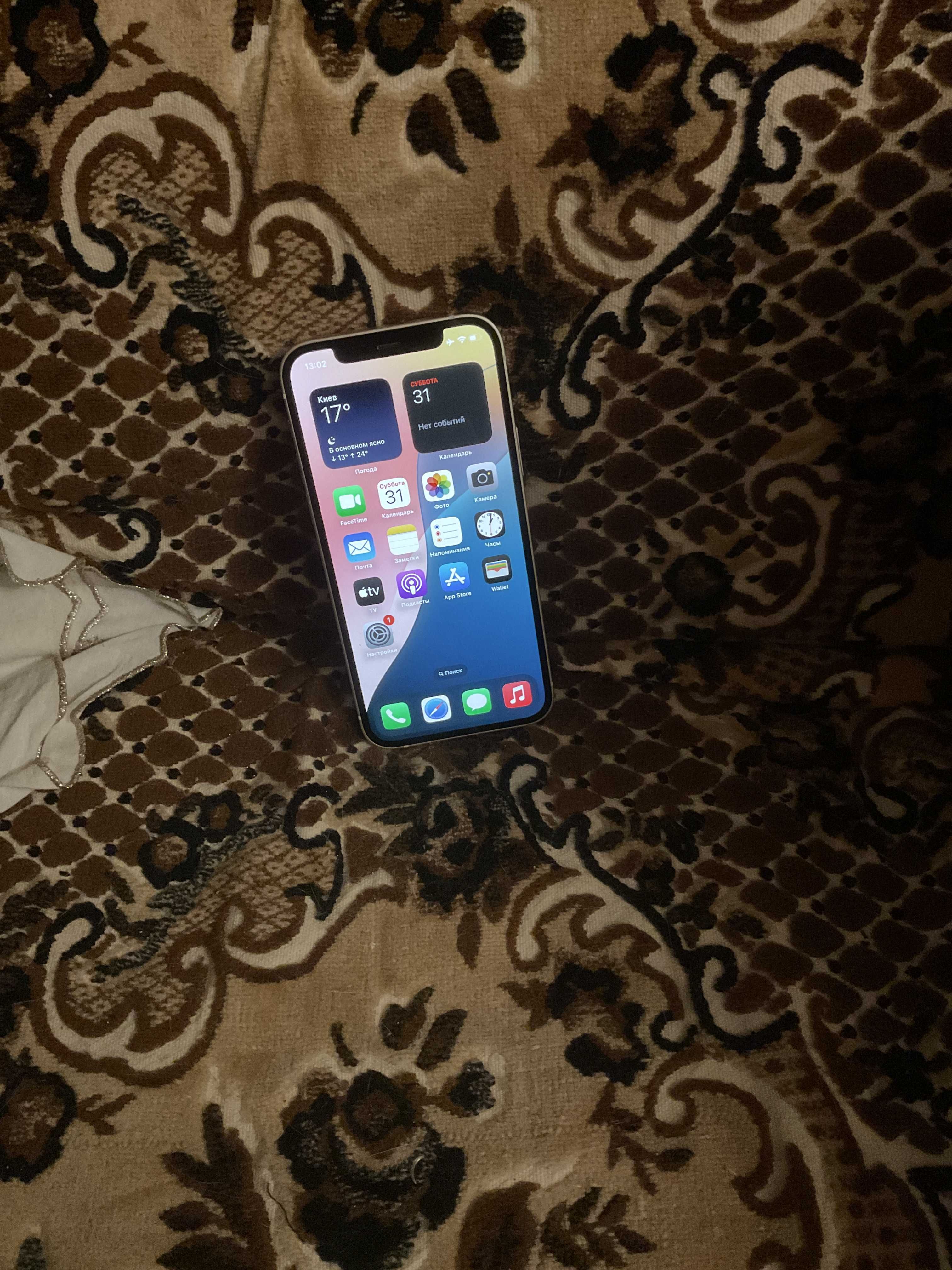 продам Iphone 12/64 (R-sim)