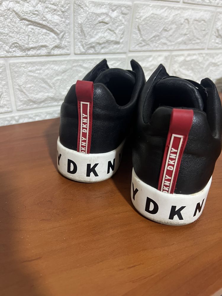 Кросівки оригінал DKNY