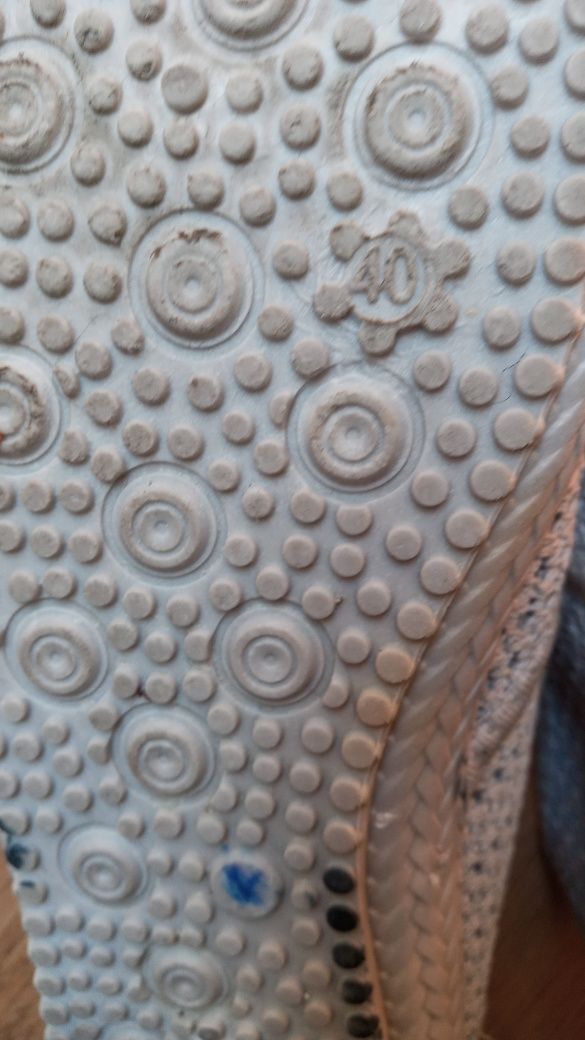 Popielate buty siateczkowe rozmiar 40