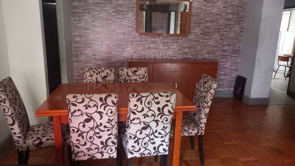 Vendo conjunto de sala  por 250 tudo .
