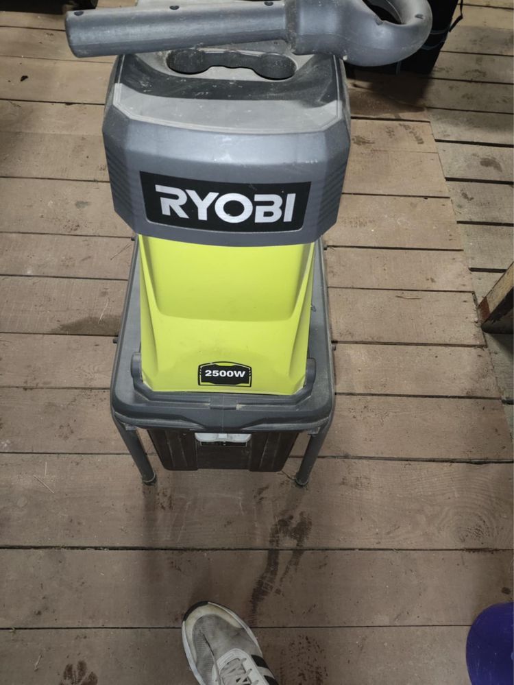 Rozdrabniacz do gałęzi RYOBI 2500w