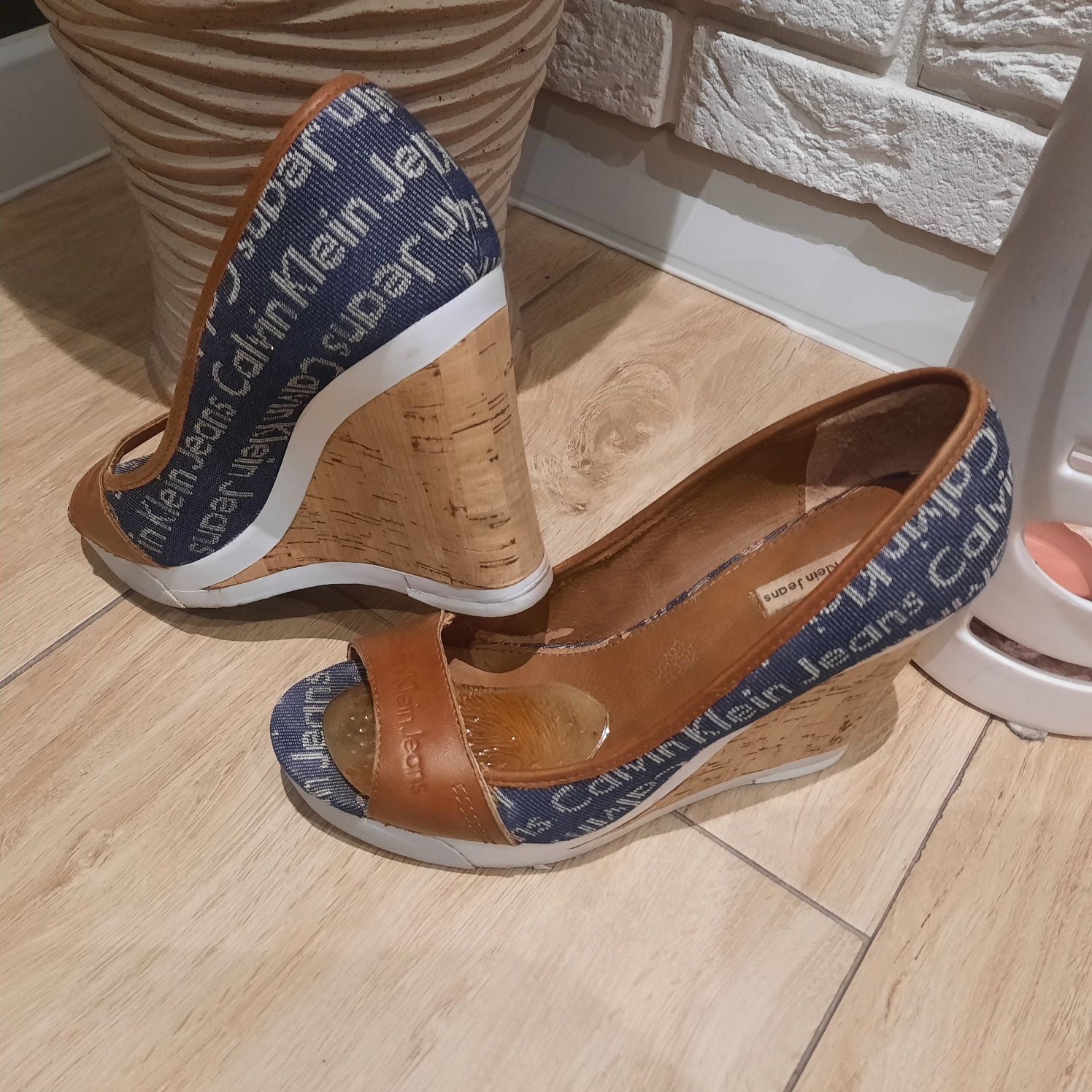 Buty na koturnie Calvin Klein r.38