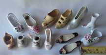 Conjunto de 12 pequenos sapatos de colecção, em faiança