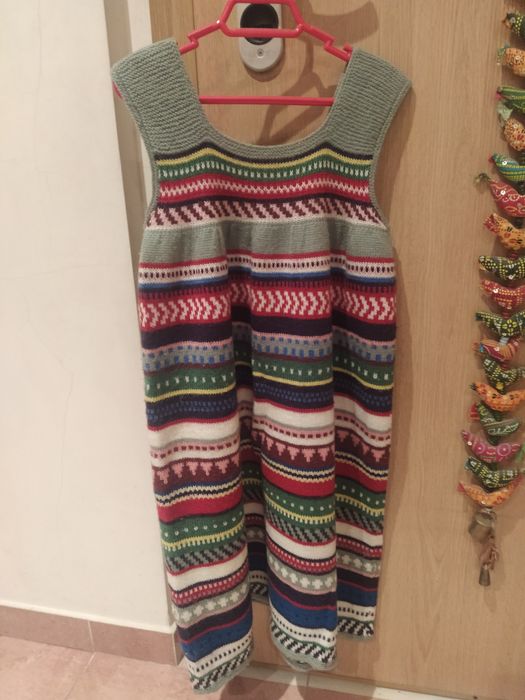 Vestido de lã malha trabalhada à mão