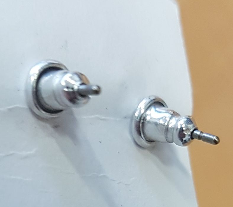 Brincos roxos Oriflame