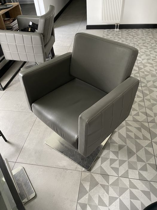 Fotel fryzjerski Gabbiano (w bardzo dobrym stanie)