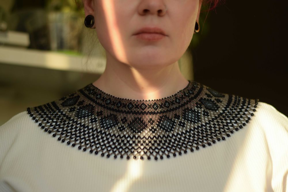 Силянка з бісеру, традиційна українська прикраса, чорна криза