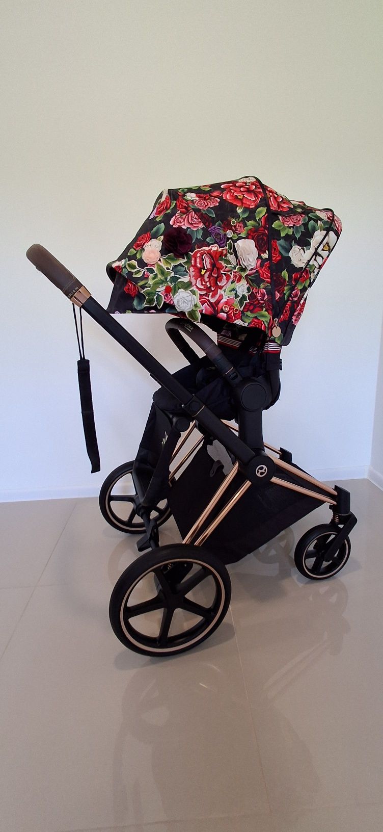 Śliczny wózek Cybex Priam Spring Blossom 4w1