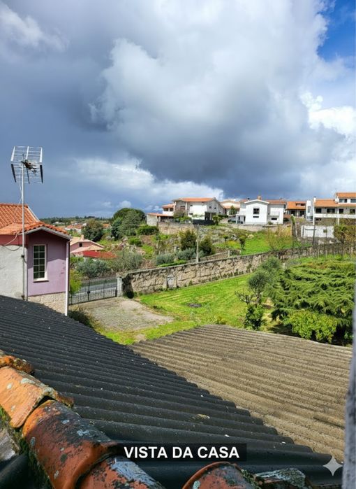 Moradia T2 em Vila Nova de Tázem