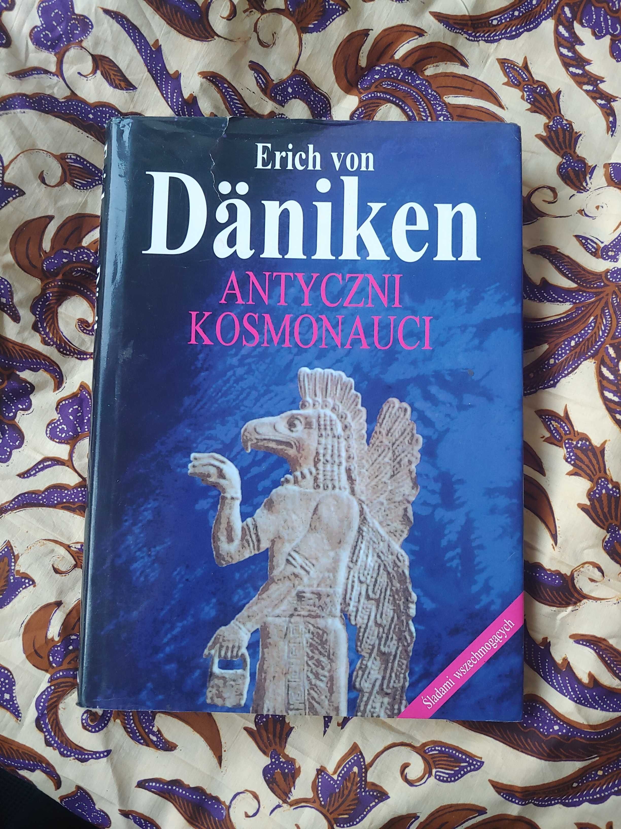 Antyczni kosmonauci Erich von Daniken Kosmici UFO teorie spiskowe