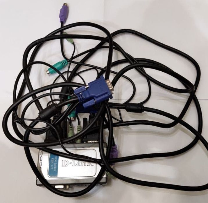 Продаю KVM переключатель D-Link KVM-121
