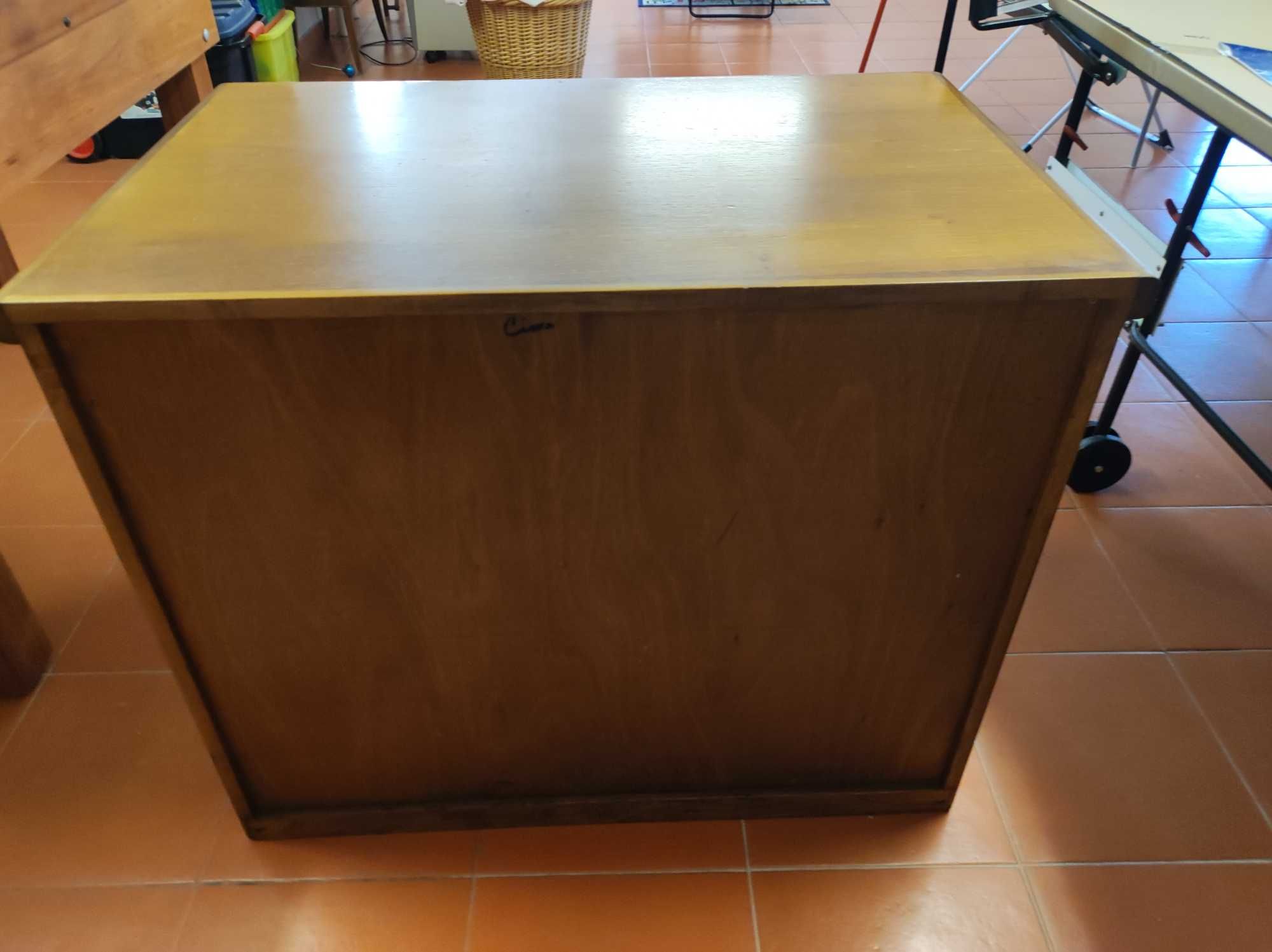 Secretária em Pinho Mel maciço de elevada qualidade