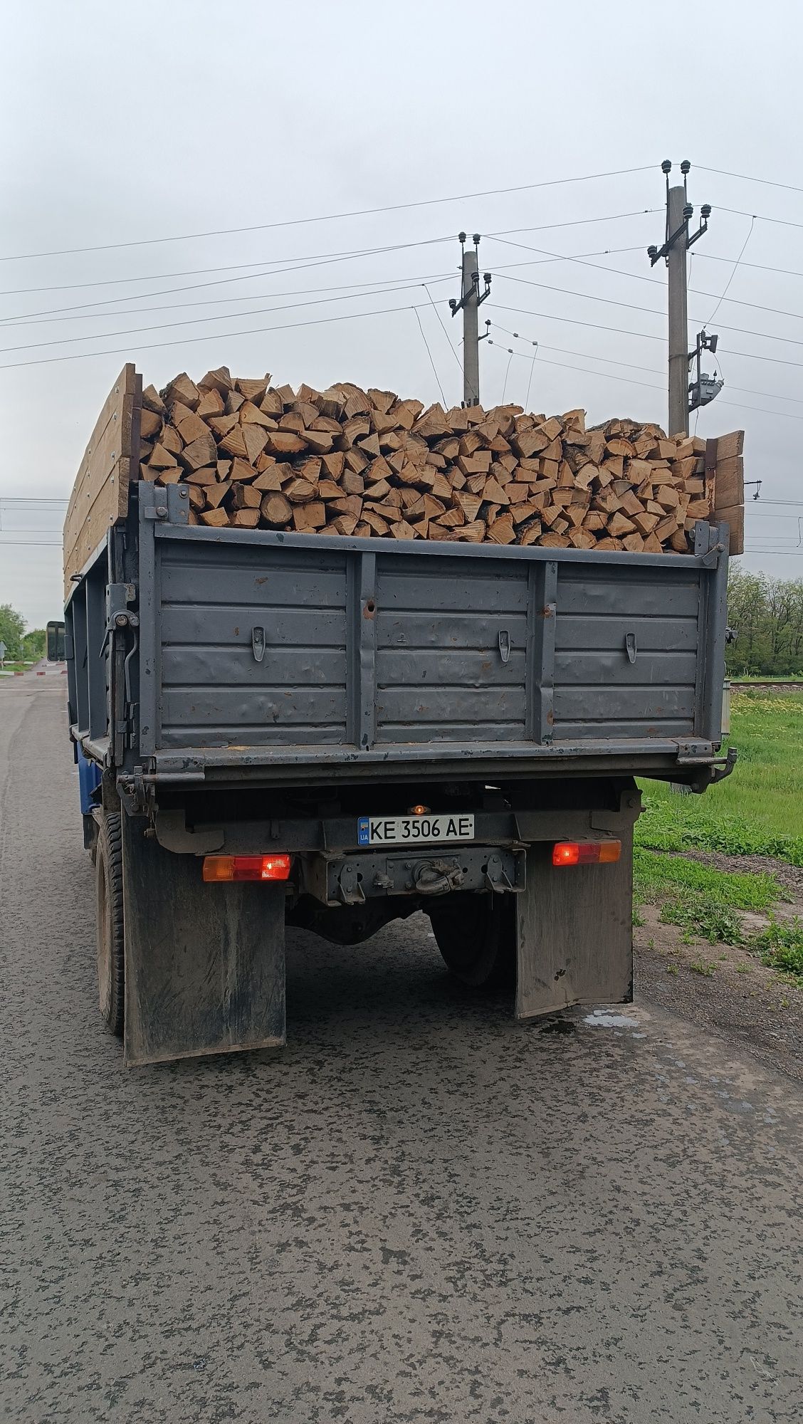 Продам дрова уложенні не насипом.
