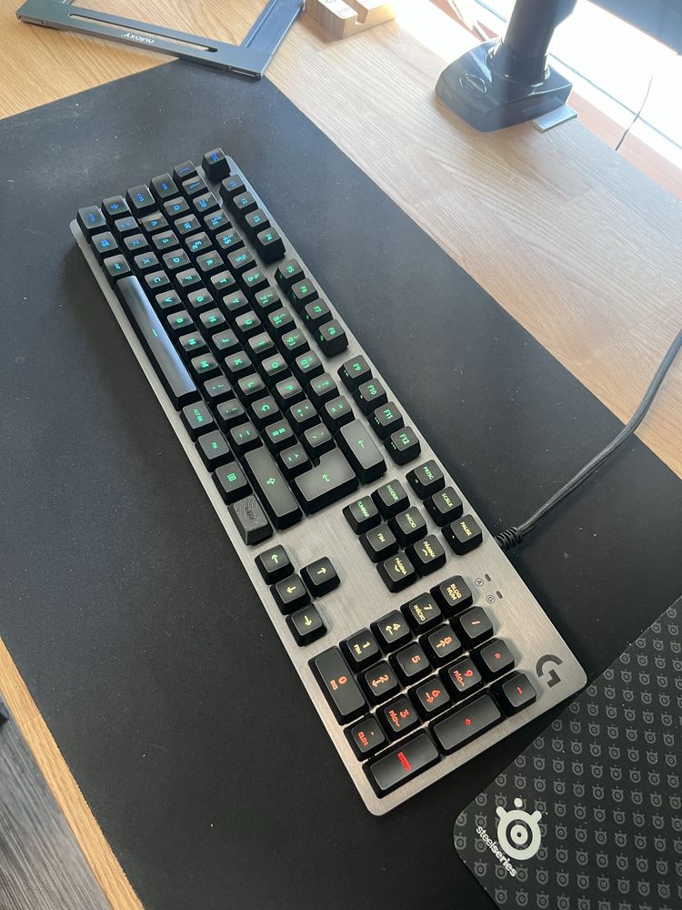 Logitech G513 Carbon com Switches Romer-G Tactile - Usado