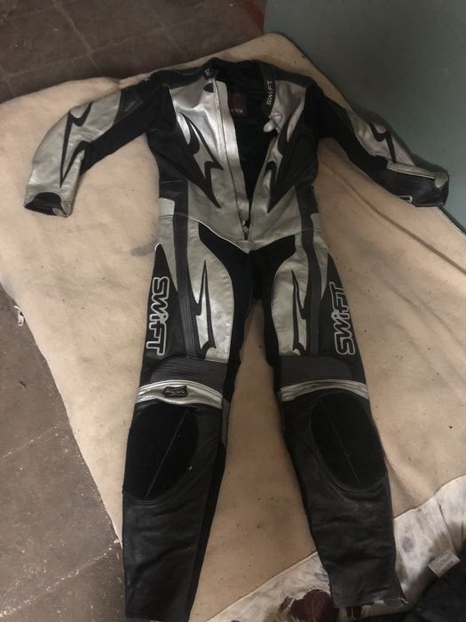 Мотокостюм