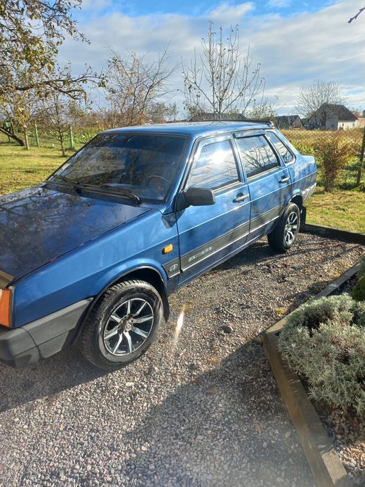 Автомобіль ваз 2199