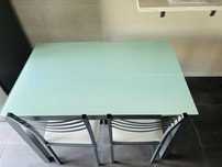 Conjunto de mesa com 2 cadeiras
