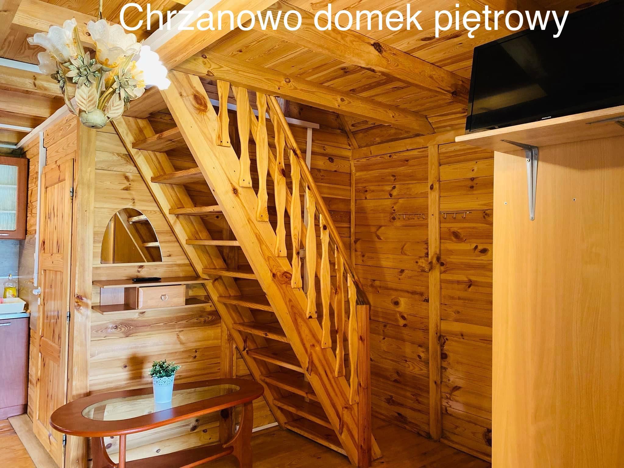 Domek piętrowy z dostępem do jeziora, z basenem